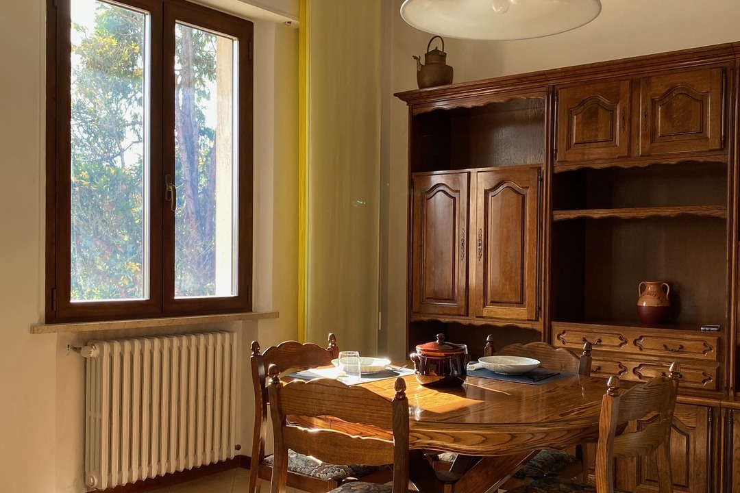 Living room and dining table of the Apartment Bimba in Toscana